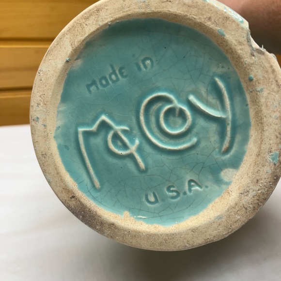 Vintage McCoy vase - Picture 3 of 4